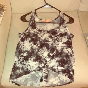 Black & white Sleeveless top